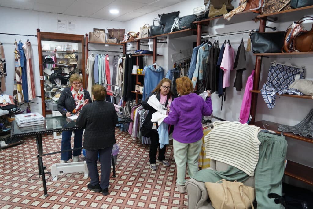 Cañete la Real Mantiene su Comercio Local Ropa