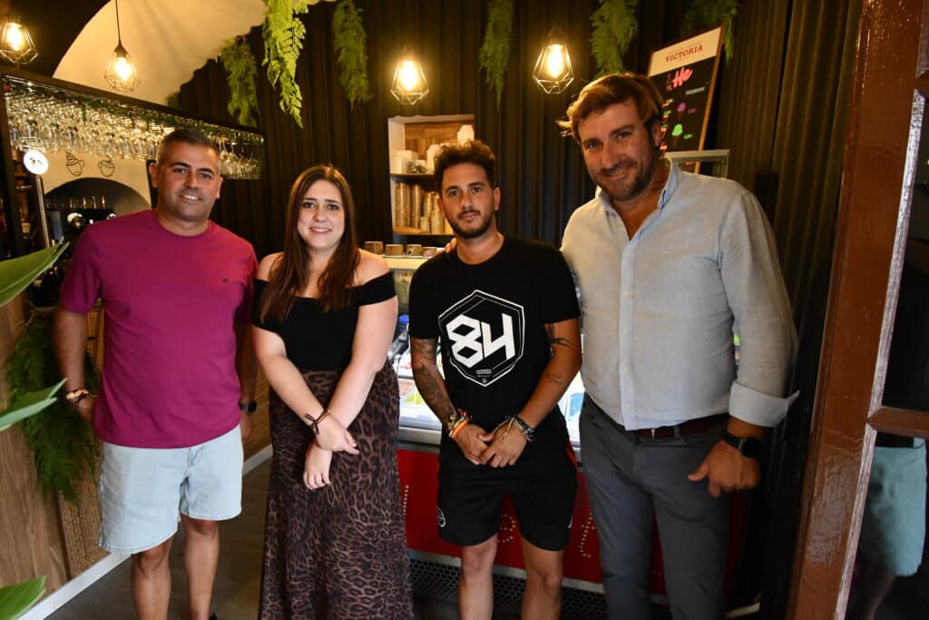 Abre una heladería en Cañete la Real