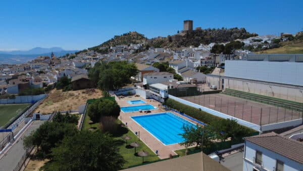 Abre el Restaurante "La Higuera" en la Piscina de Cañete la Real