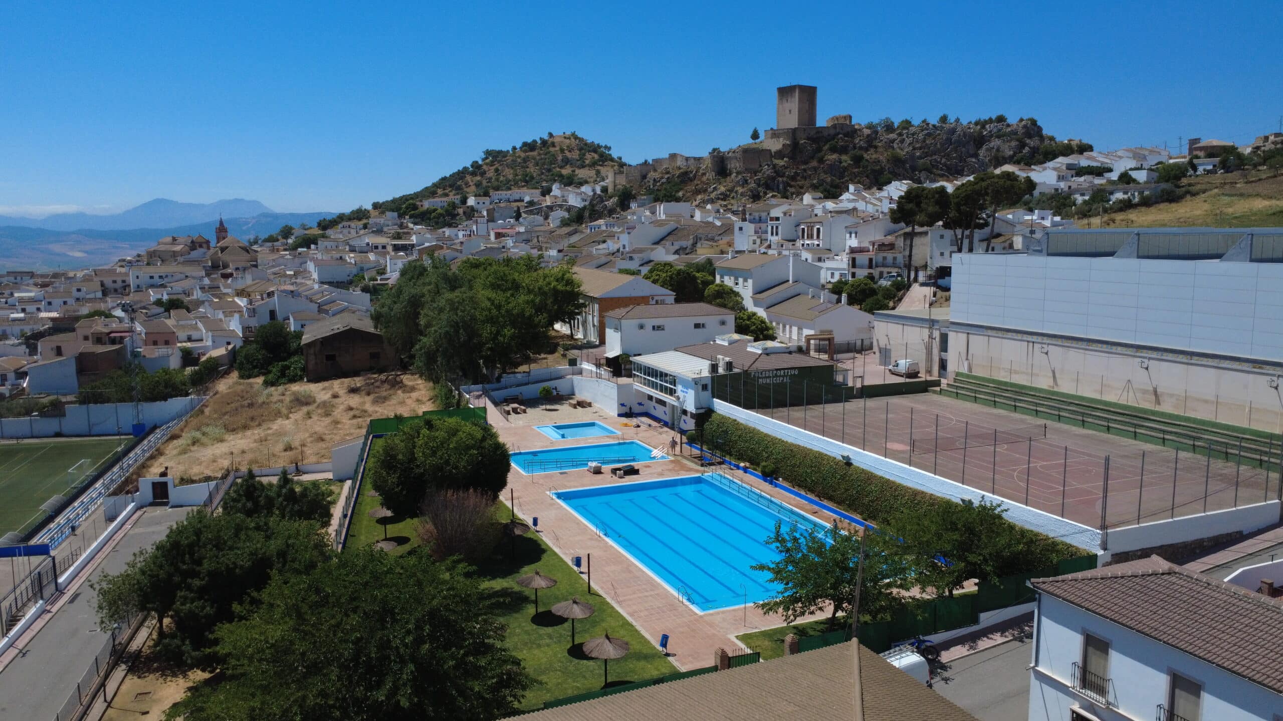 Abre el Restaurante "La Higuera" en la Piscina de Cañete la Real