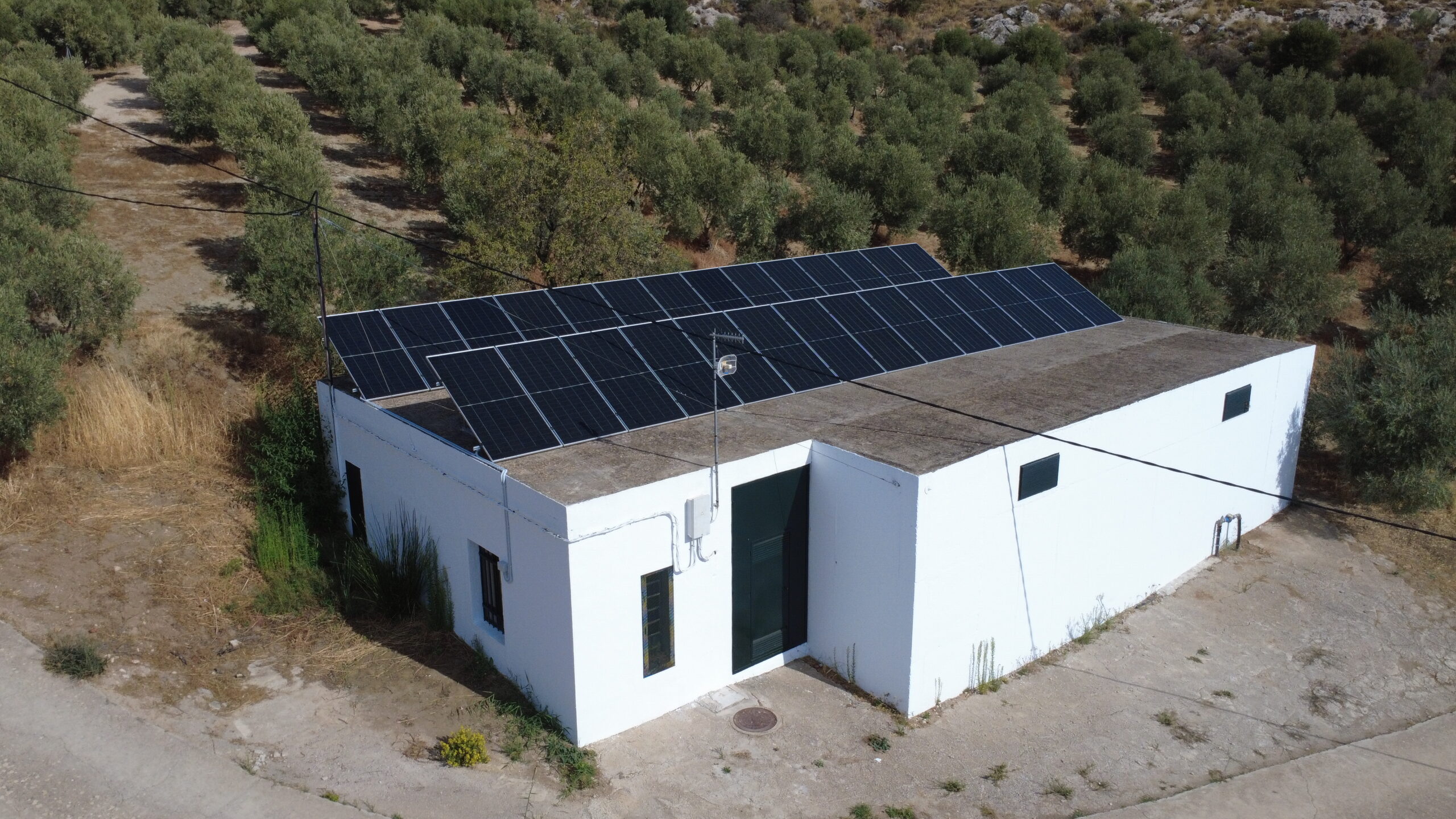 Cañeta la Real Instala Placas Solares en su Deposito Municipal